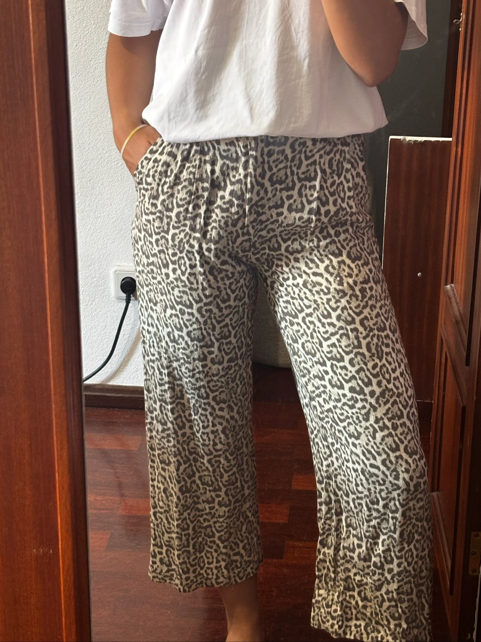 Calças largas tecido leopardo Stradivarius 